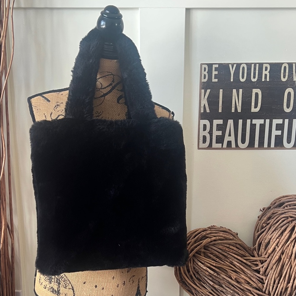 Elegant Black Faux Fur Tote Bag - Picture 1 of 6